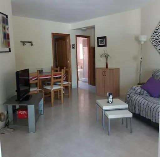 In - Swimming Pool And Tennis Court Casa vacanze