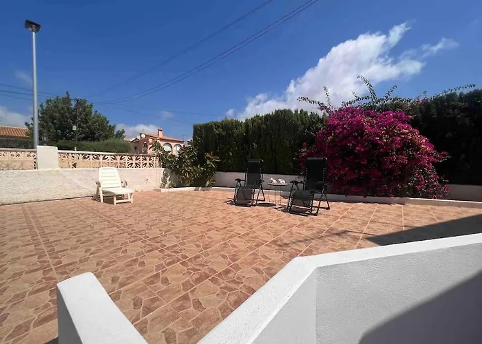 In - Swimming Pool And Tennis Court Casa vacanze